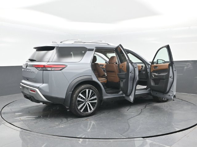 Used 2024 Nissan Pathfinder Platinum AWD/4WD image 32