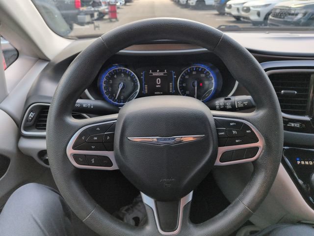 Used 2017 Chrysler Pacifica Touring w/ Tire & Wheel Group FWD image 34