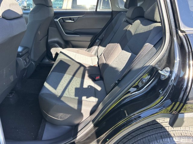 Used 2025 Toyota RAV4 XLE FWD image 15