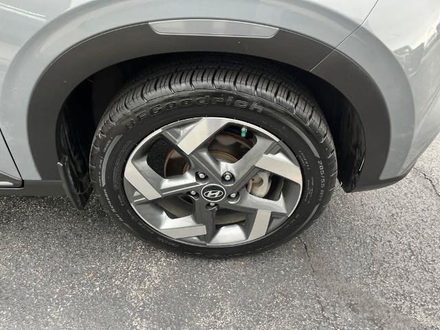 Used 2023 Hyundai Venue Limited FWD image 9