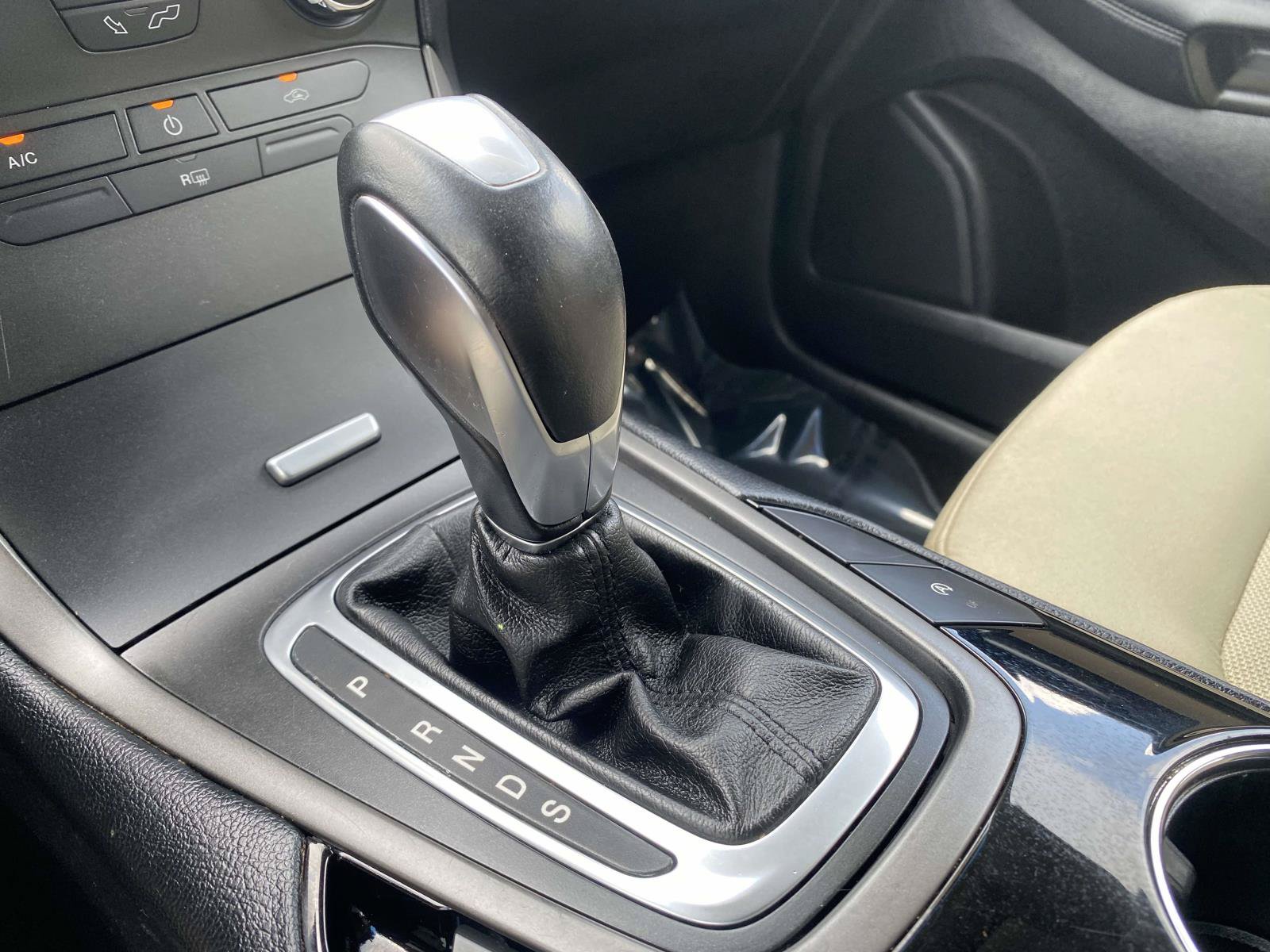 Certified 2018 Ford Edge SE FWD image 27