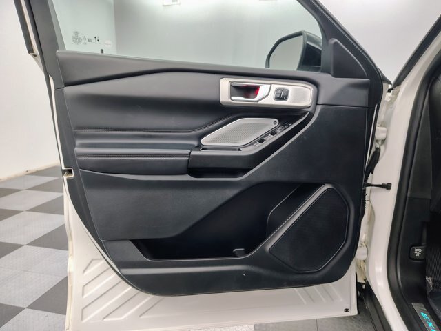 Certified 2020 Ford Explorer Platinum w/ Premium Technology Package AWD/4WD image 17