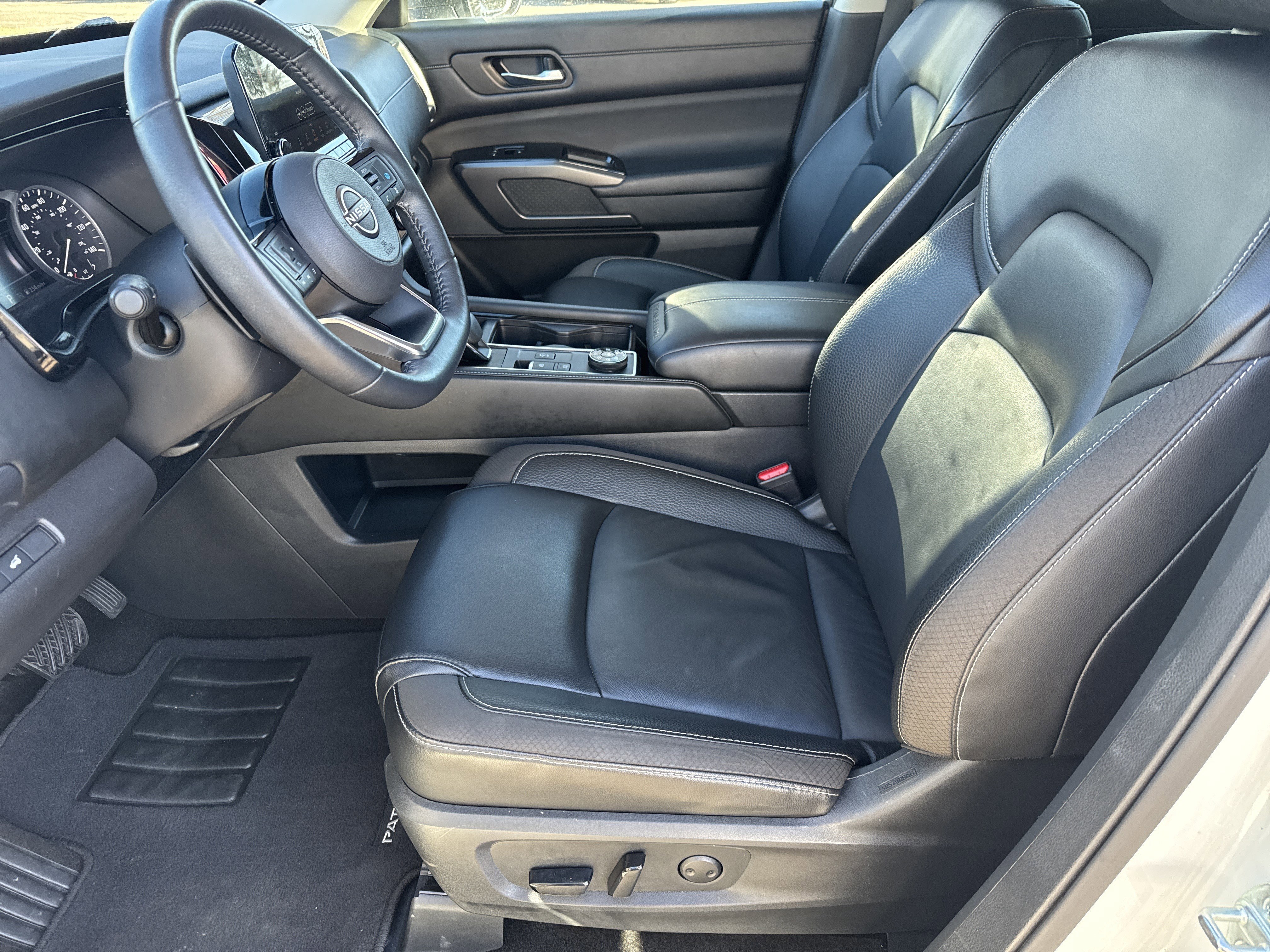 Used 2023 Nissan Pathfinder SL image 10