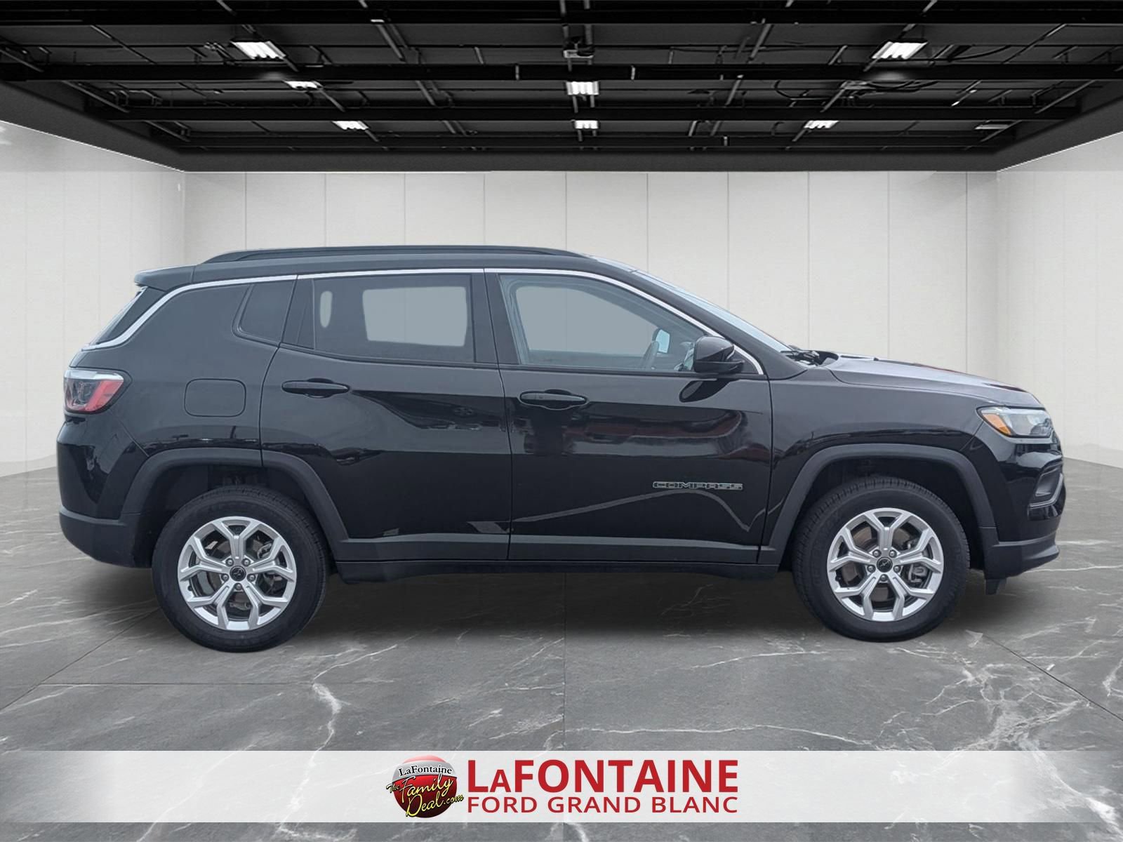 Used 2025 Jeep Compass Latitude w/ Sun & Sound Group AWD/4WD image 6