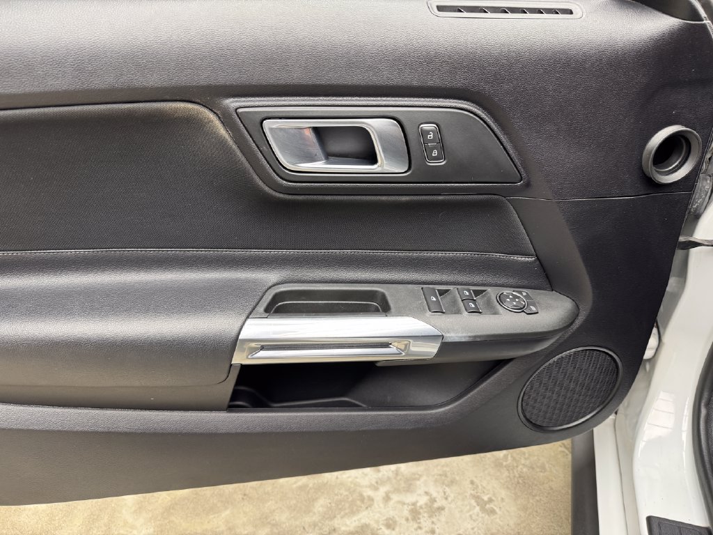Certified 2019 Ford Mustang Convertible RWD image 10
