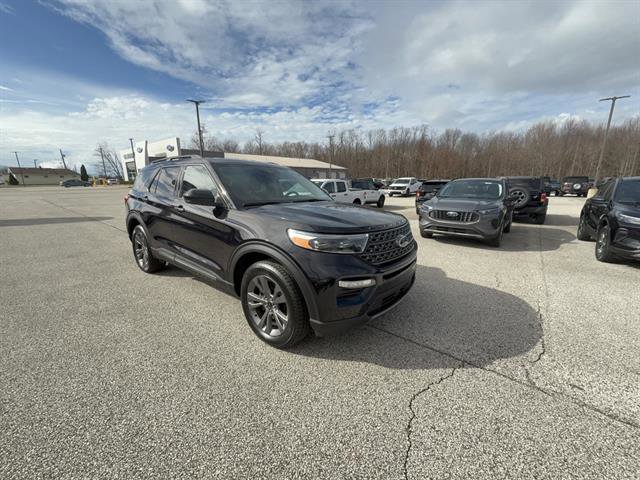 Certified 2023 Ford Explorer XLT w/ Equipment Group 202A AWD/4WD image 7