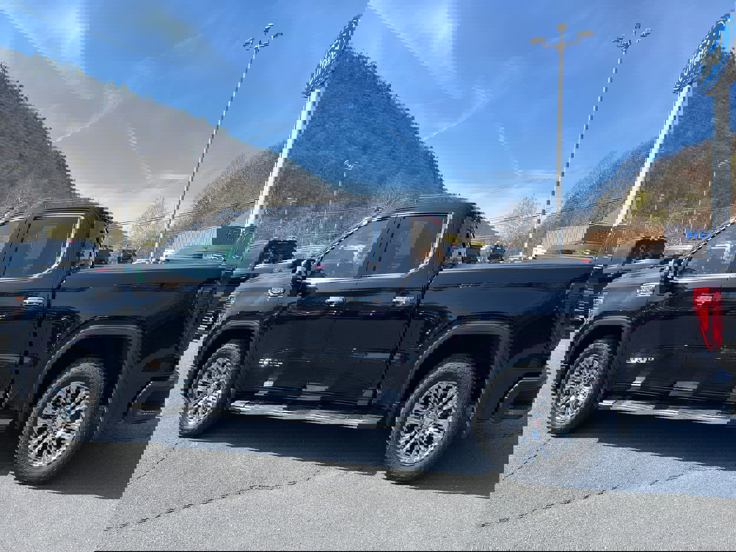 Used 2022 GMC Sierra 1500 Denali AWD/4WD image 3