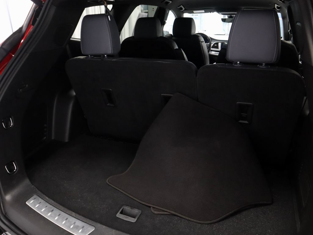 Used 2024 Buick Enclave Premium AWD/4WD image 13