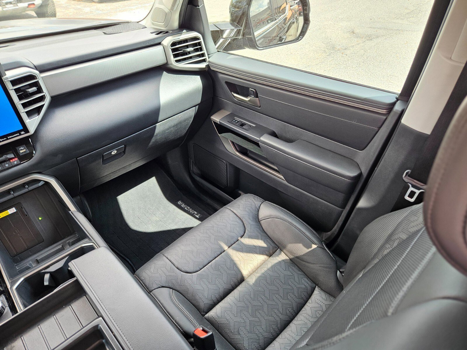 Used 2024 Toyota Tundra Limited AWD/4WD image 16