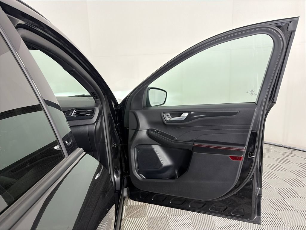 Certified 2025 Ford Escape ST-Line Select image 30