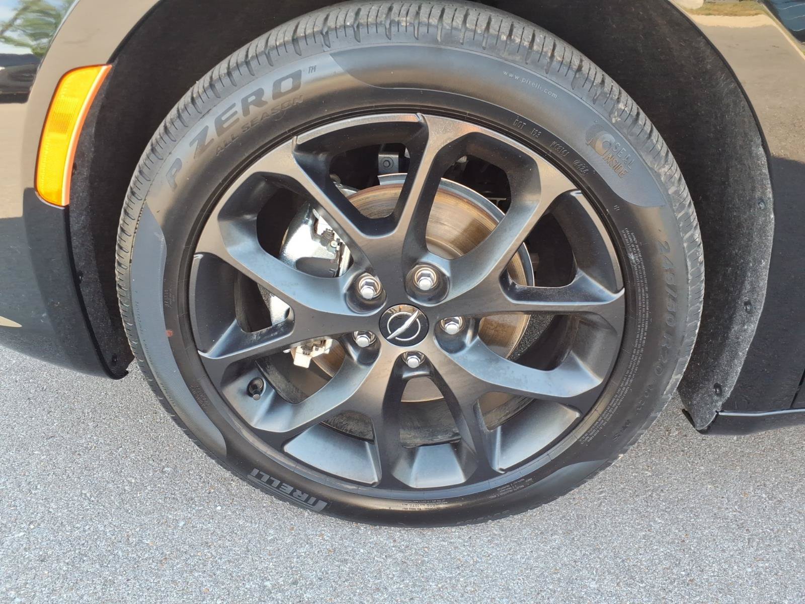 Used 2025 Chrysler Pacifica Limited FWD image 9
