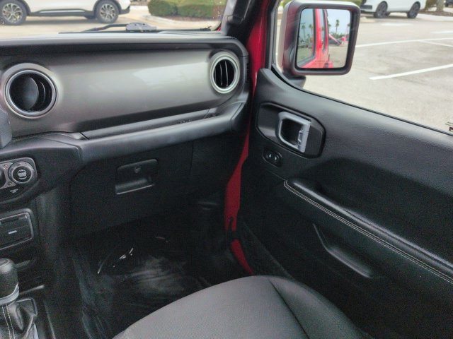 Used 2020 Jeep Wrangler Unlimited Sahara AWD/4WD image 17
