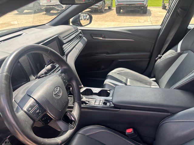Used 2025 Toyota Camry SE FWD image 12