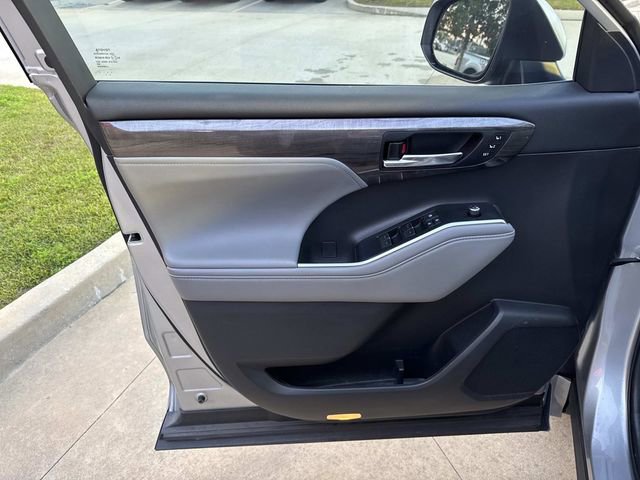 Used 2022 Toyota Highlander Limited image 20