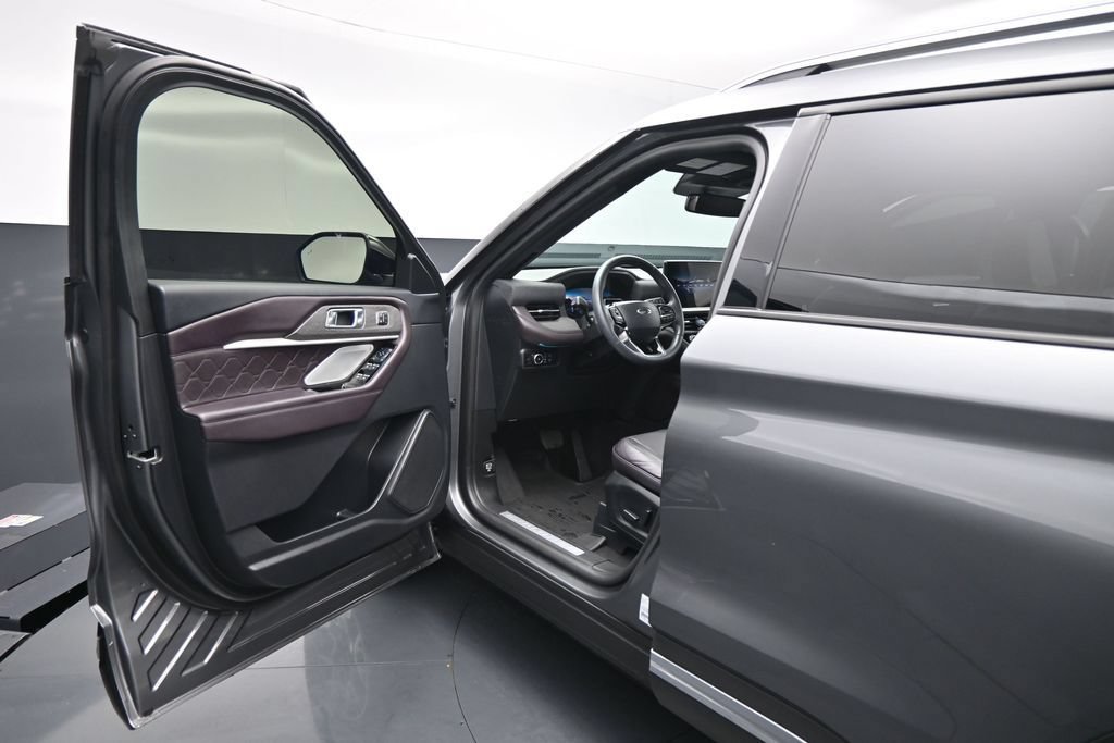 Certified 2025 Ford Explorer Platinum w/ Ultimate Package AWD/4WD image 8