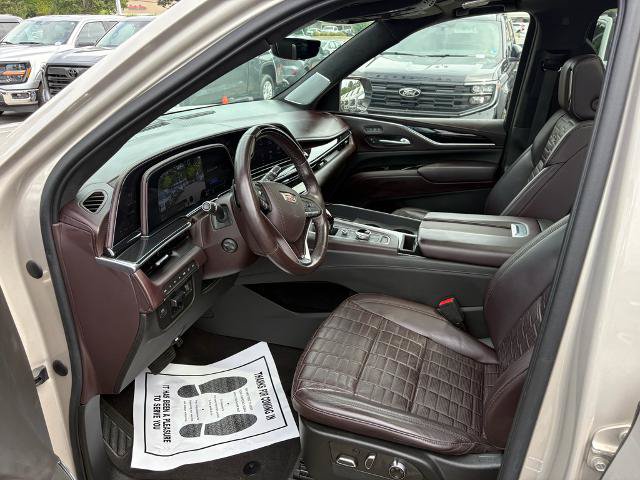 Used 2022 Cadillac Escalade ESV Sport Platinum w/ LPO, ONYX Package AWD/4WD image 10