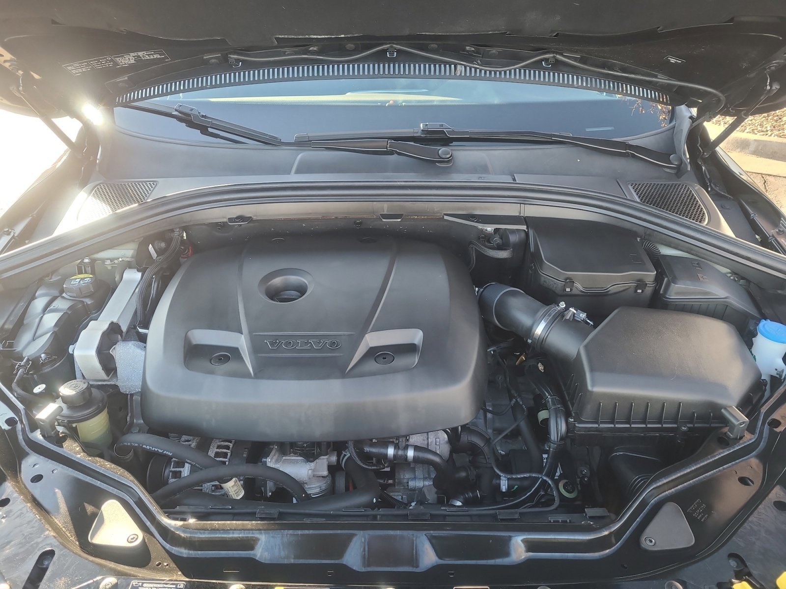 Used 2017 Volvo XC60 T5 Dynamic w/ Preferred Option Package image 21