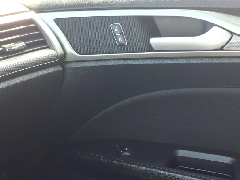 Certified 2020 Ford Fusion SE FWD image 23