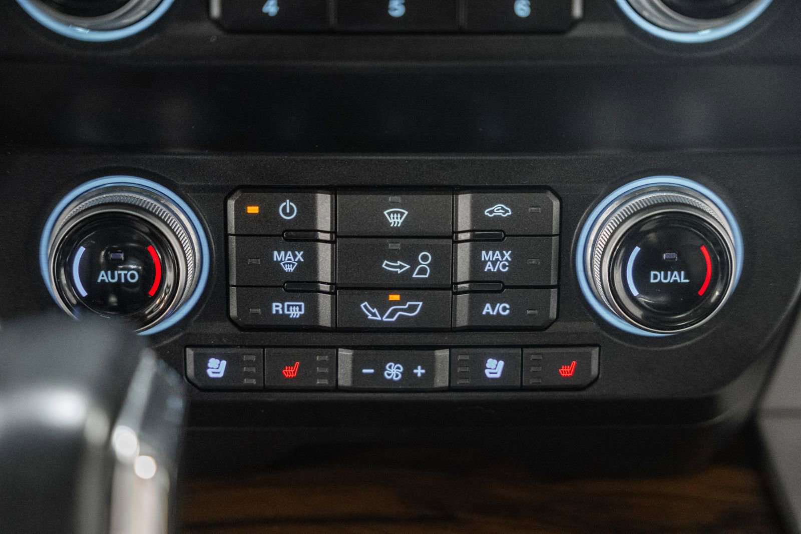 Certified 2019 Ford F150 Lariat w/ Equipment Group 502A Luxury image 28