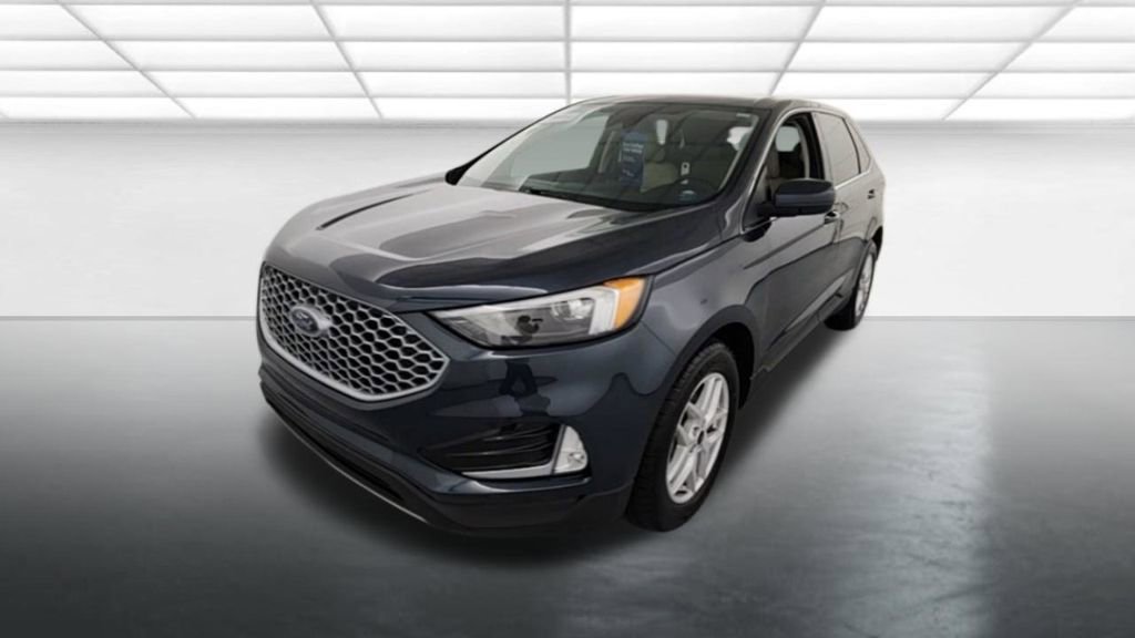 Certified 2023 Ford Edge SEL w/ Convenience Package AWD/4WD image 2
