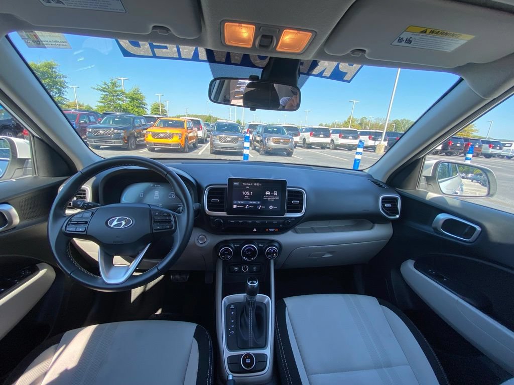 Used 2025 Hyundai Venue SEL FWD image 27