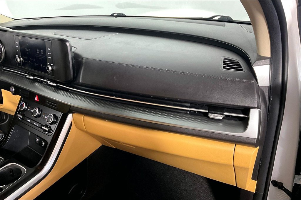 Used 2023 Kia Carnival LX FWD image 16