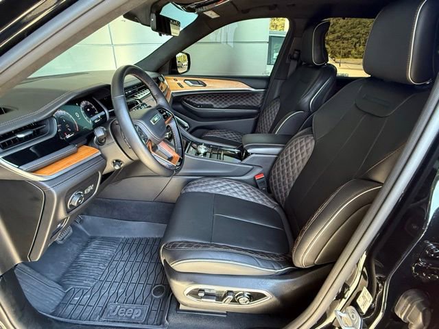 Used 2022 Jeep Grand Cherokee Summit AWD/4WD image 9