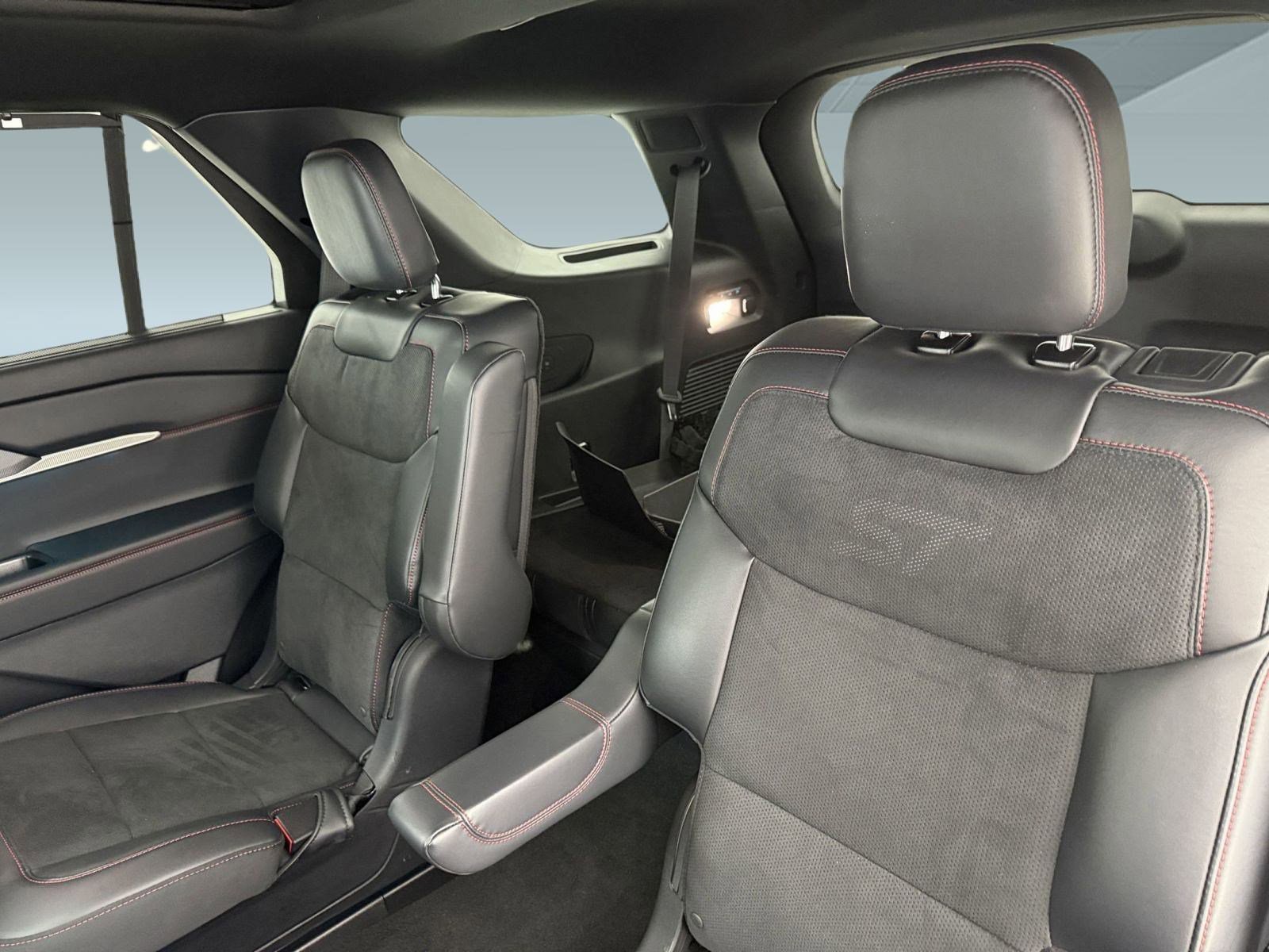 Certified 2025 Ford Explorer ST image 30