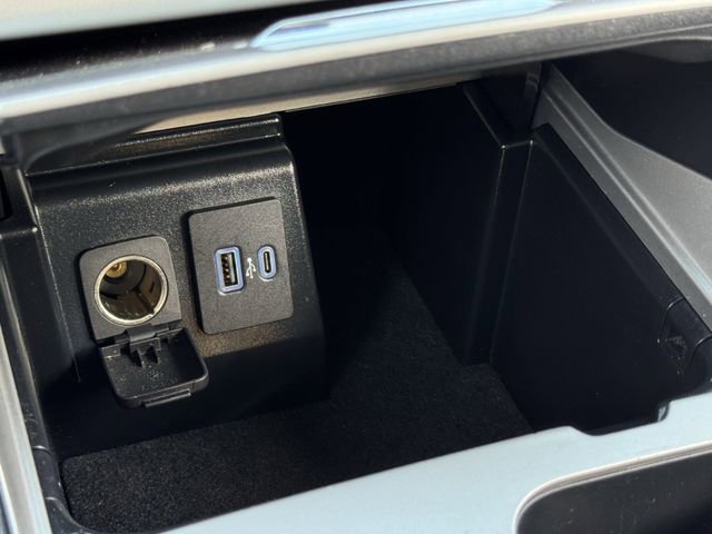 Certified 2022 Ford Explorer XLT w/ Equipment Group 202A image 19