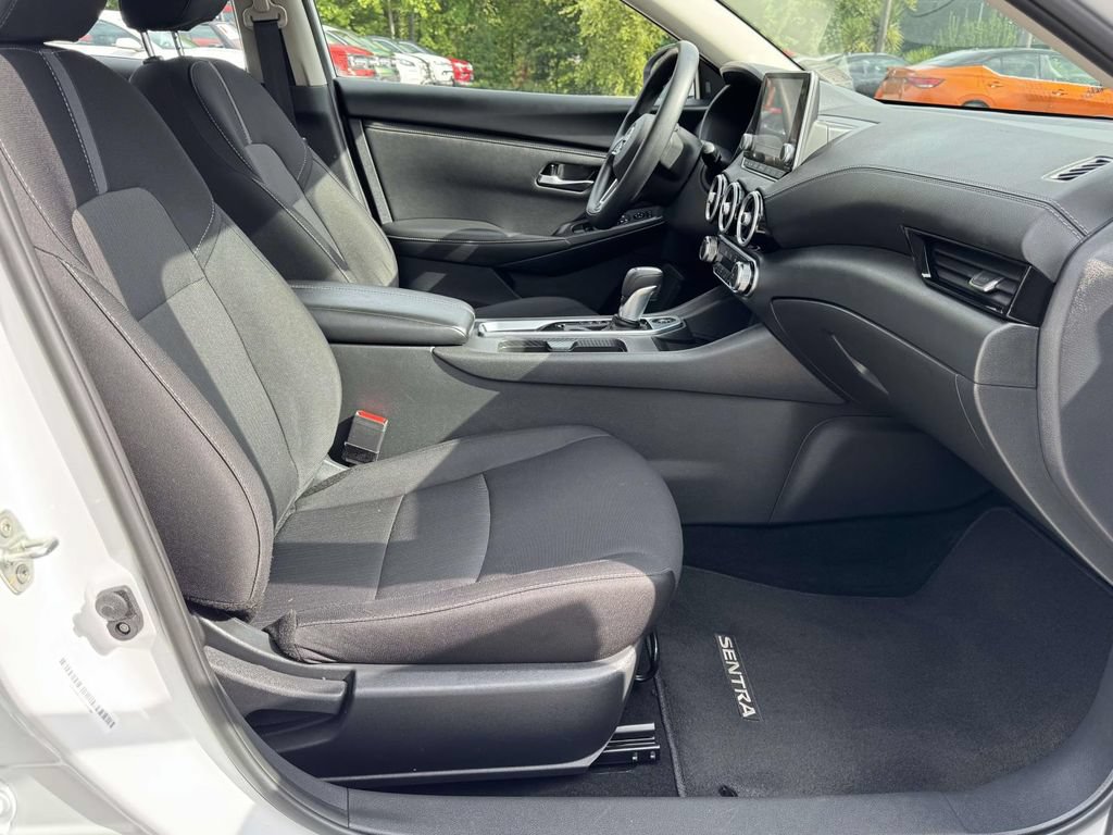 Used 2025 Nissan Sentra SV FWD image 15