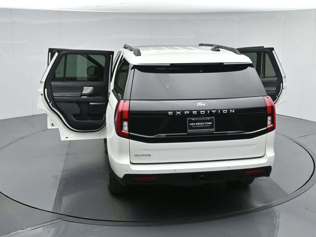 Certified 2025 Ford Expedition Active AWD/4WD image 48