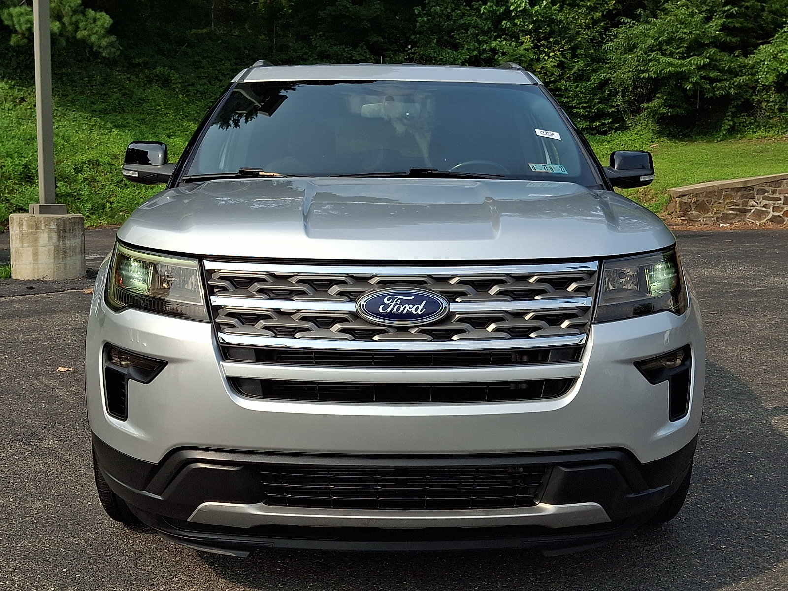 Certified 2018 Ford Explorer XLT w/ Equipment Group 201A AWD/4WD image 2