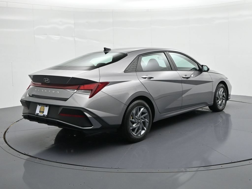 Used 2024 Hyundai Elantra SEL FWD image 6