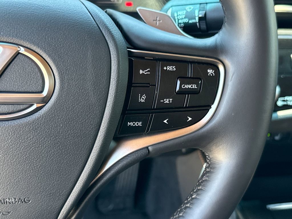 Used 2025 Lexus ES 300h w/ Premium Package FWD image 17