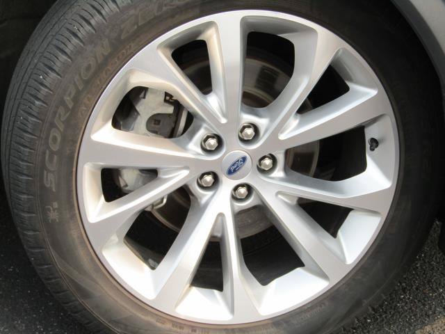 Certified 2022 Ford Explorer Platinum w/ Equipment Group 601A AWD/4WD image 7