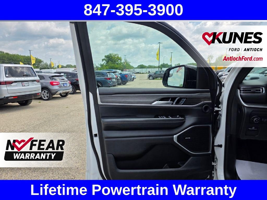 Used 2024 Jeep Wagoneer L Series II w/ Flexible Seating Group AWD/4WD image 19