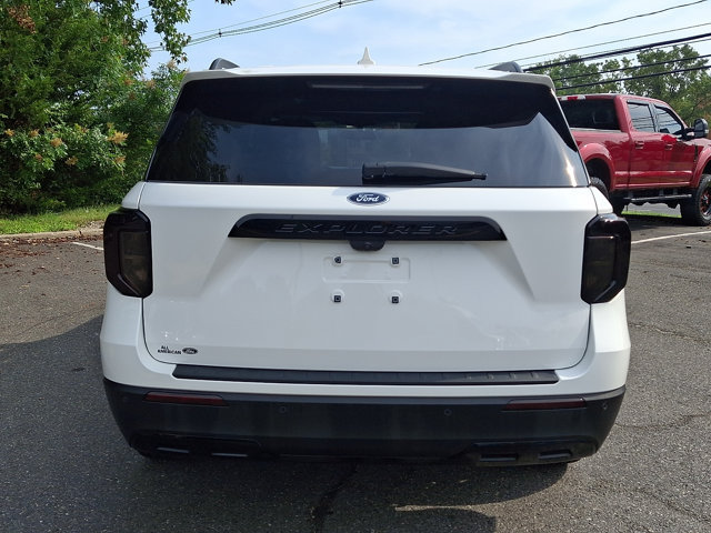 Certified 2023 Ford Explorer XLT w/ Equipment Group 202A AWD/4WD image 9