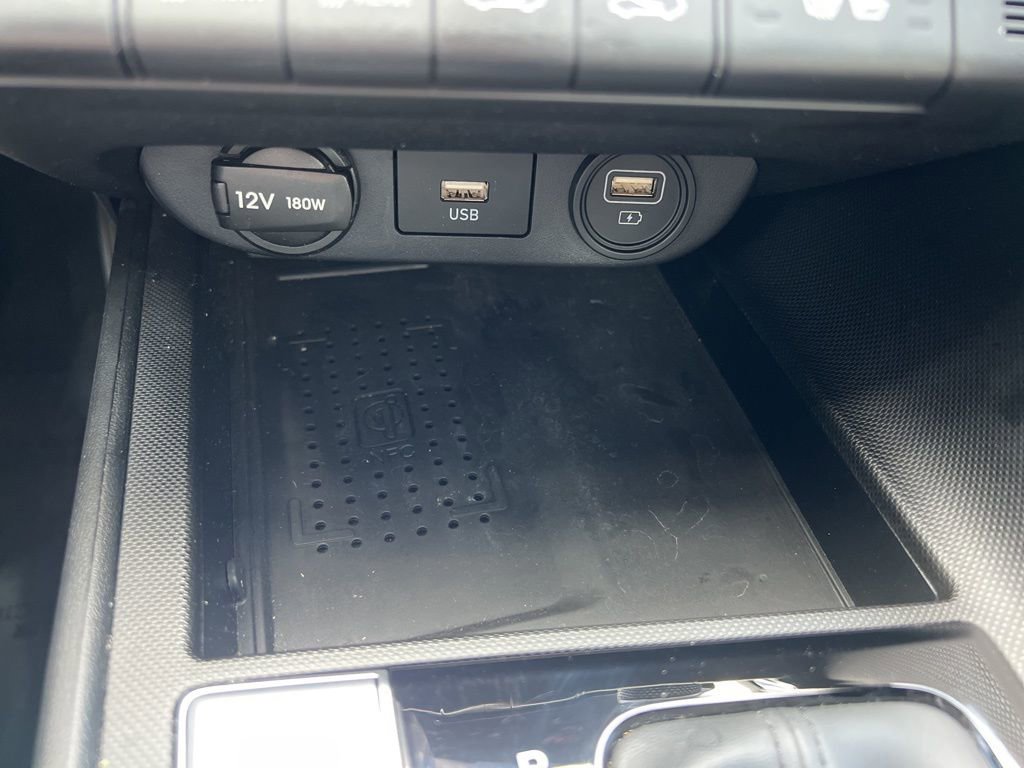 Used 2023 Hyundai Elantra Limited image 29