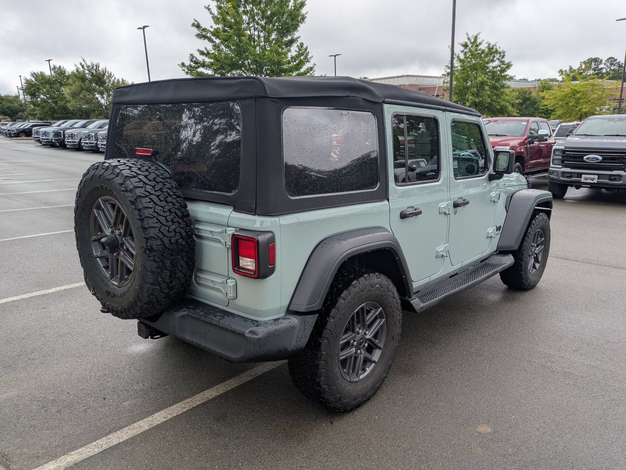 Used 2024 Jeep Wrangler Unlimited Sport AWD/4WD image 4