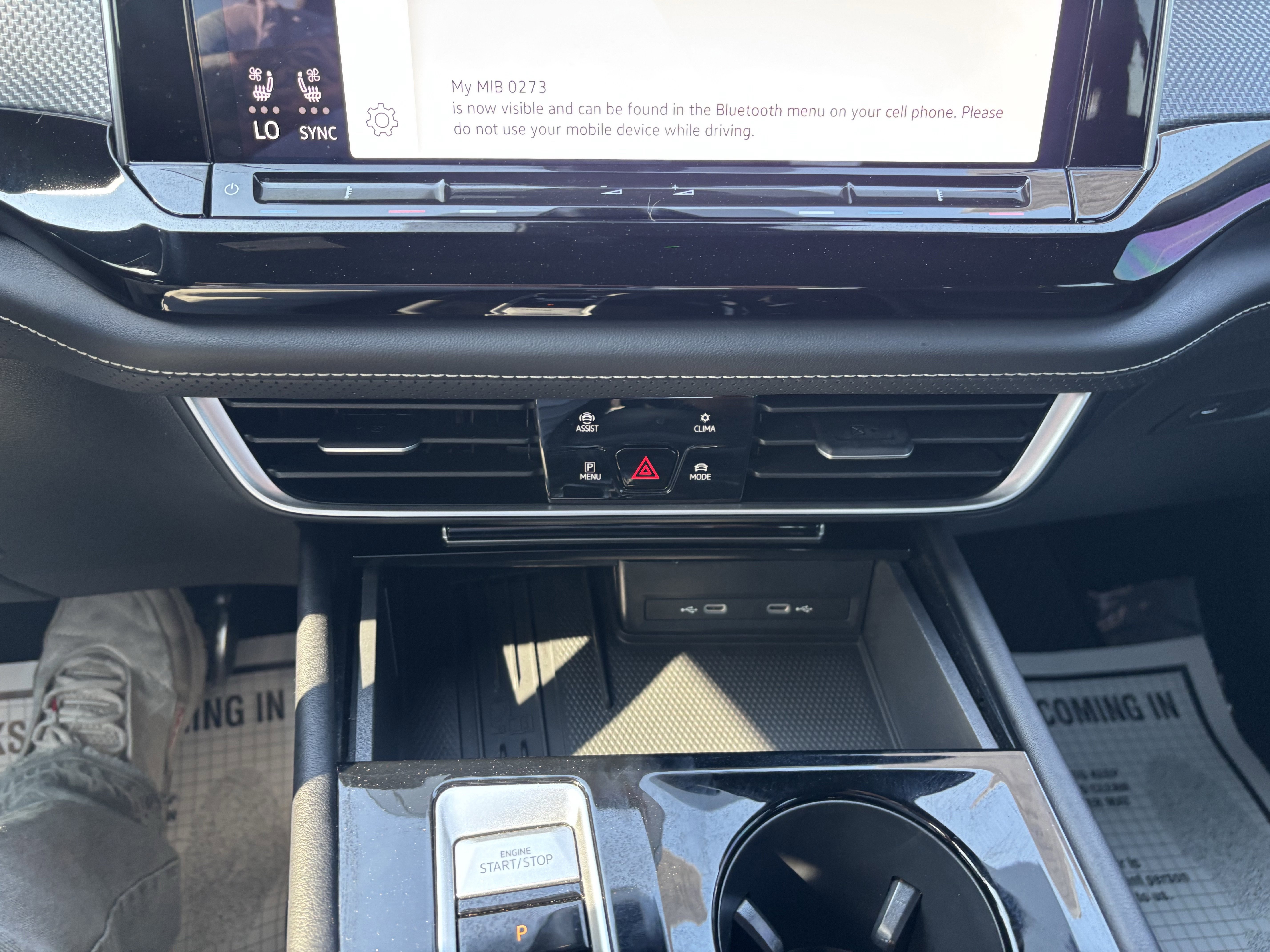 Used 2025 Volkswagen Atlas Cross Sport SEL R-Line image 36