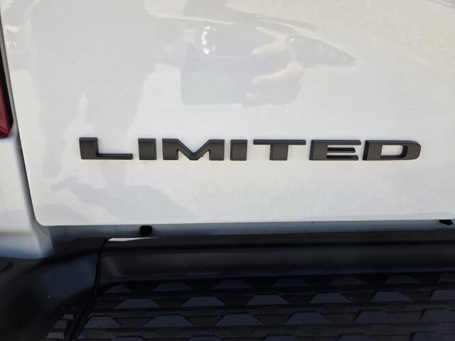 Used 2025 RAM 3500 Limited AWD/4WD image 17