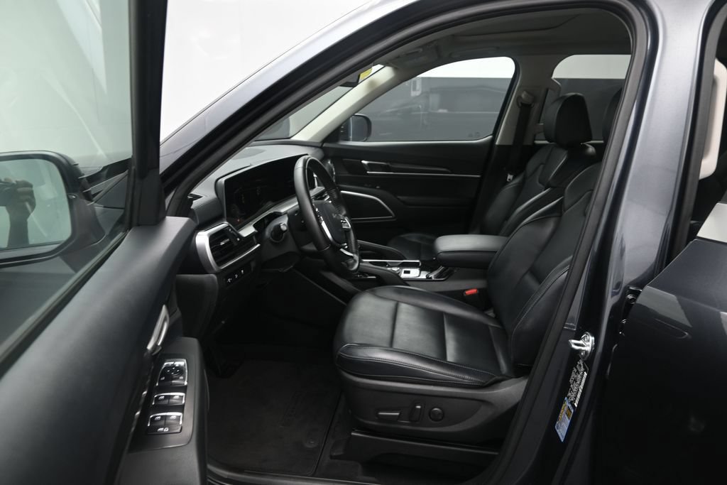 Used 2024 Kia Telluride S w/ S Sunroof Package FWD image 17