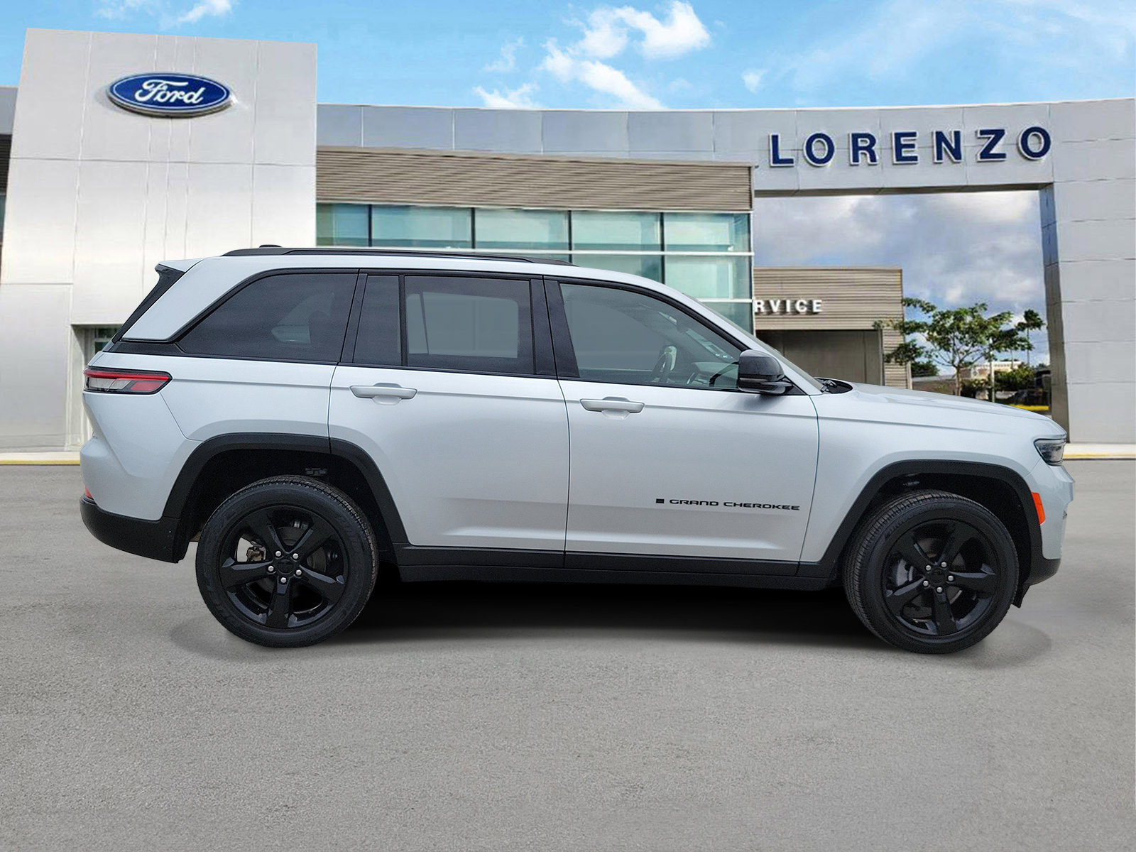 Used 2023 Jeep Grand Cherokee Altitude AWD/4WD image 4