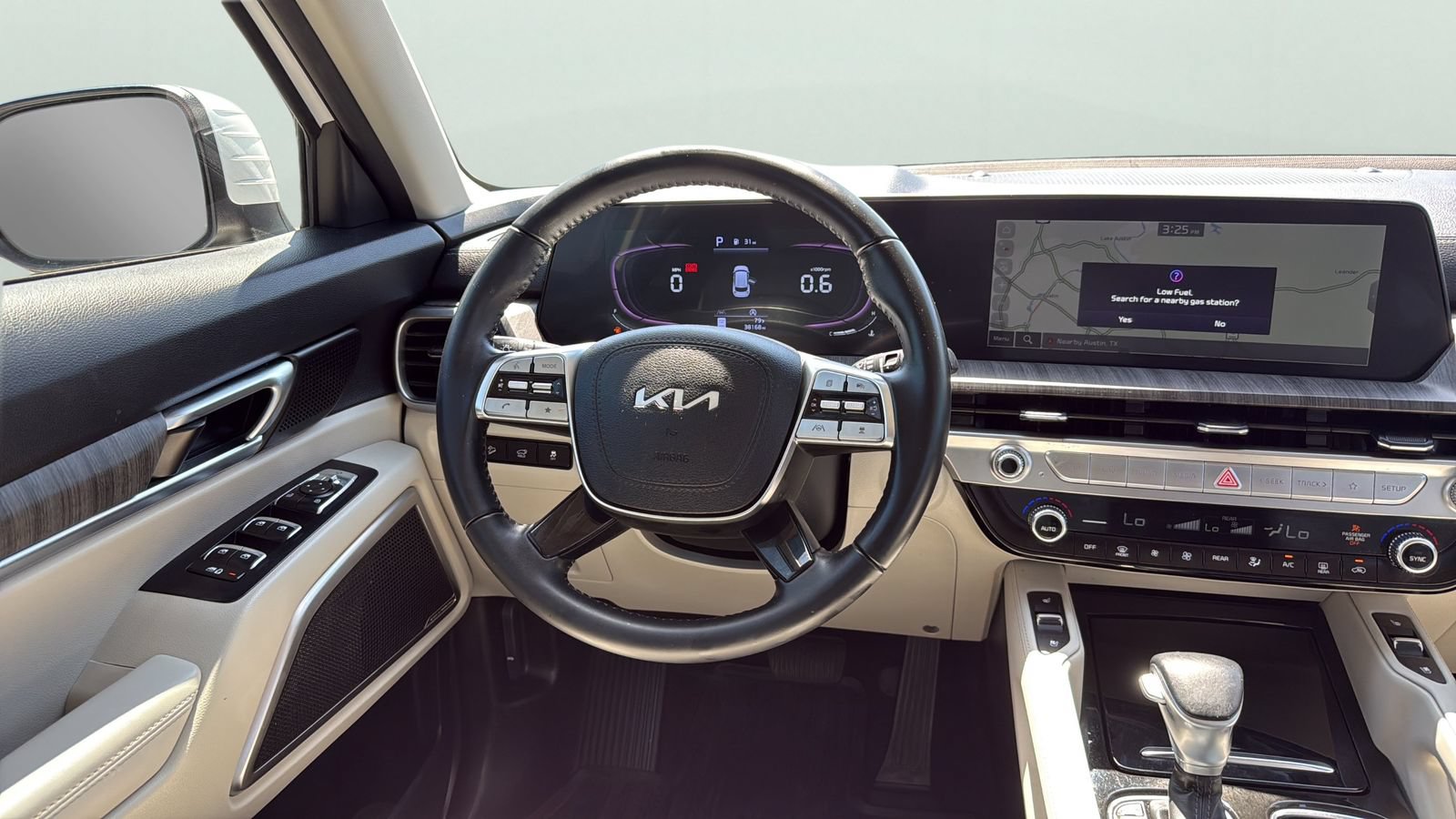 Used 2024 Kia Telluride EX w/ EX Captain's Chair Package FWD image 12