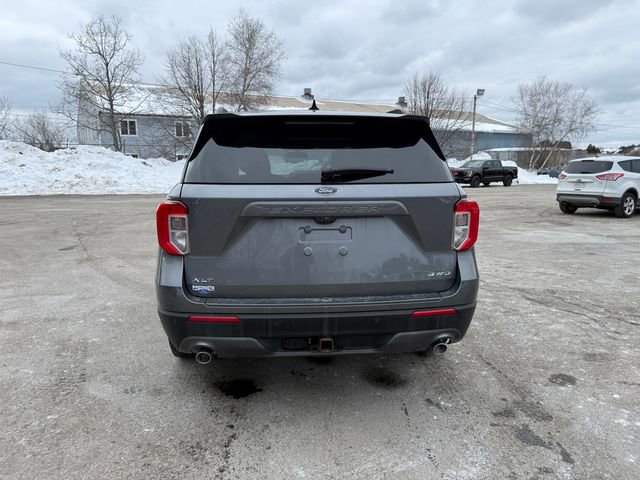 Certified 2022 Ford Explorer XLT w/ Equipment Group 202A image 5