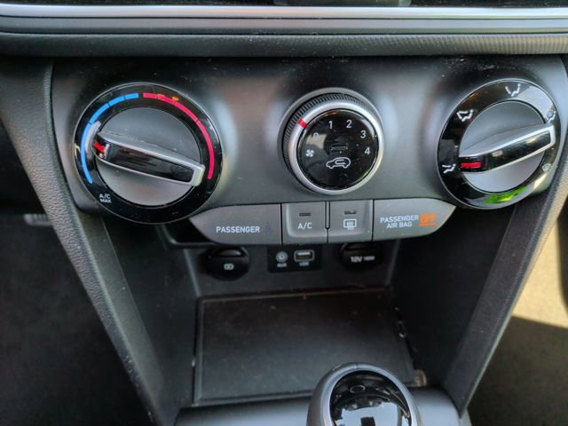 Used 2020 Hyundai Kona SEL w/ Cargo Package image 18