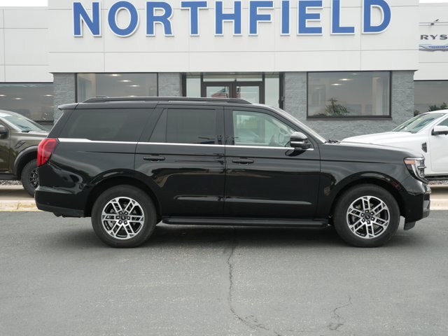 Certified 2025 Ford Expedition Active AWD/4WD image 1