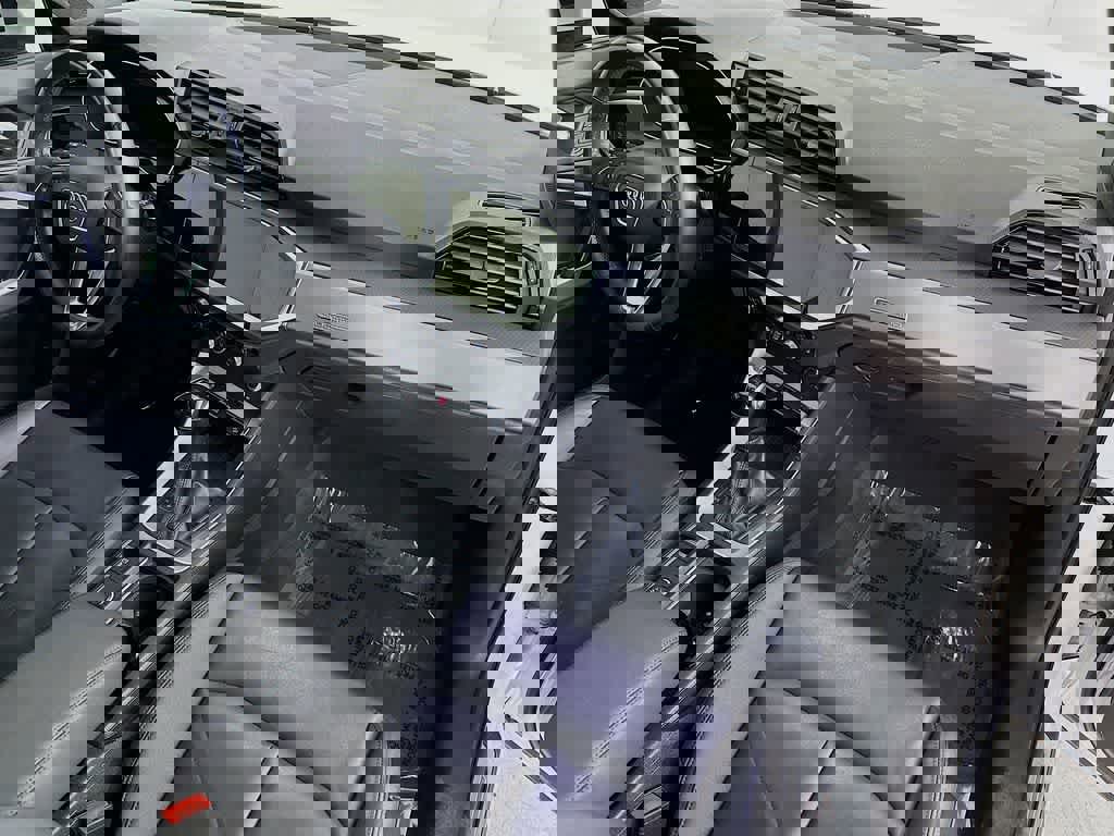 Used 2024 Audi Q3 2.0T Premium image 32