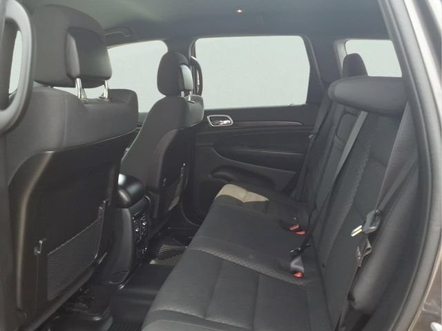Used 2019 Jeep Grand Cherokee Laredo w/ Security & Convenience Group AWD/4WD image 9