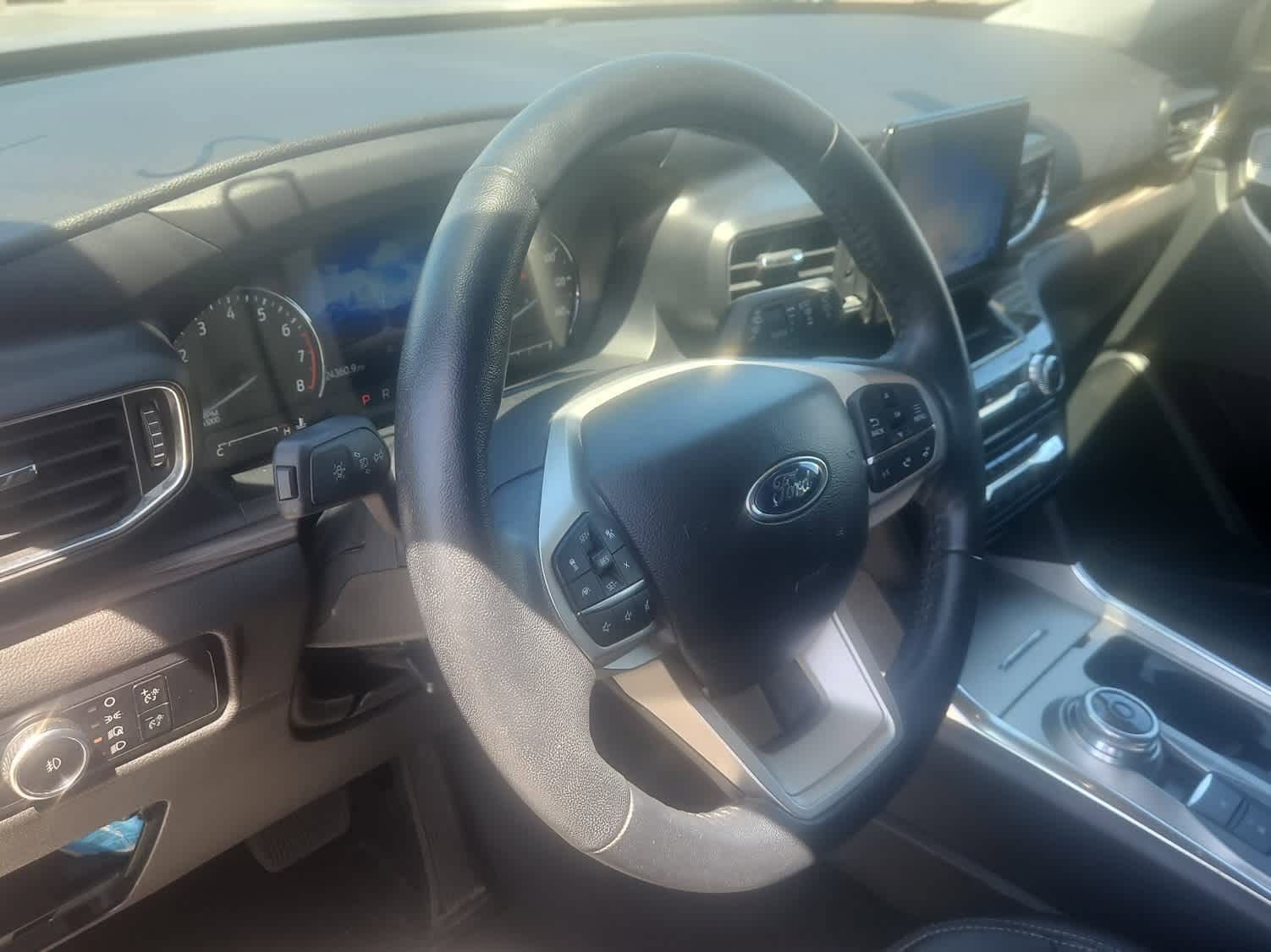 Certified 2023 Ford Explorer Limited AWD/4WD image 2